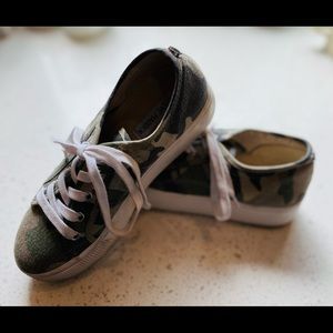 Steve Madden EMMI 2" Sneakers/Camo- Size 8M
